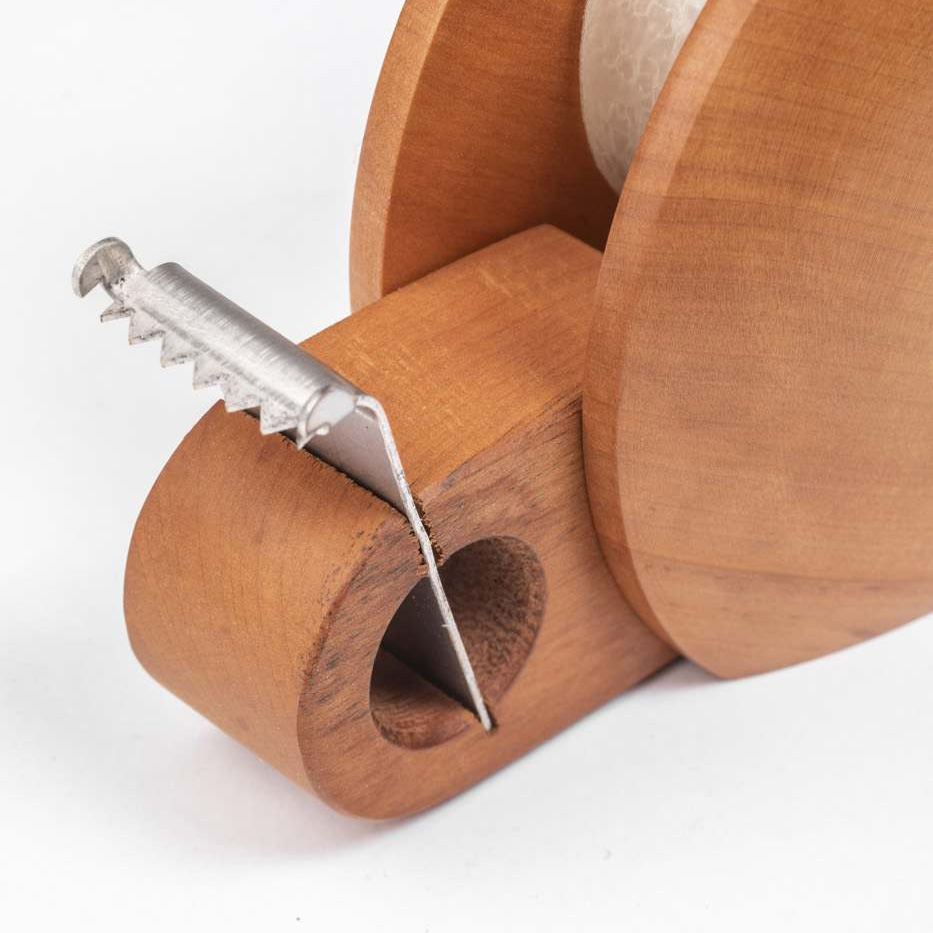 Dévidoir à scotch bois d'Alsace et cuir véritable Atelier DE LAFORÊT Dévidoir à scotch bois d'Alsace et cuir véritable Atelier DE LAFORÊT